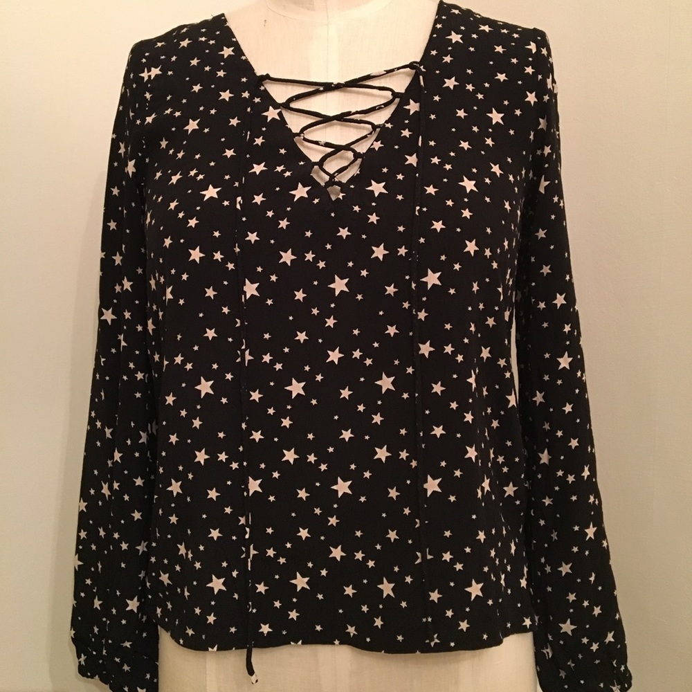 Star print lace-up blouse